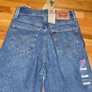 Levi’s size 24 high waisted taper mom jeans. High rise, tapered leg